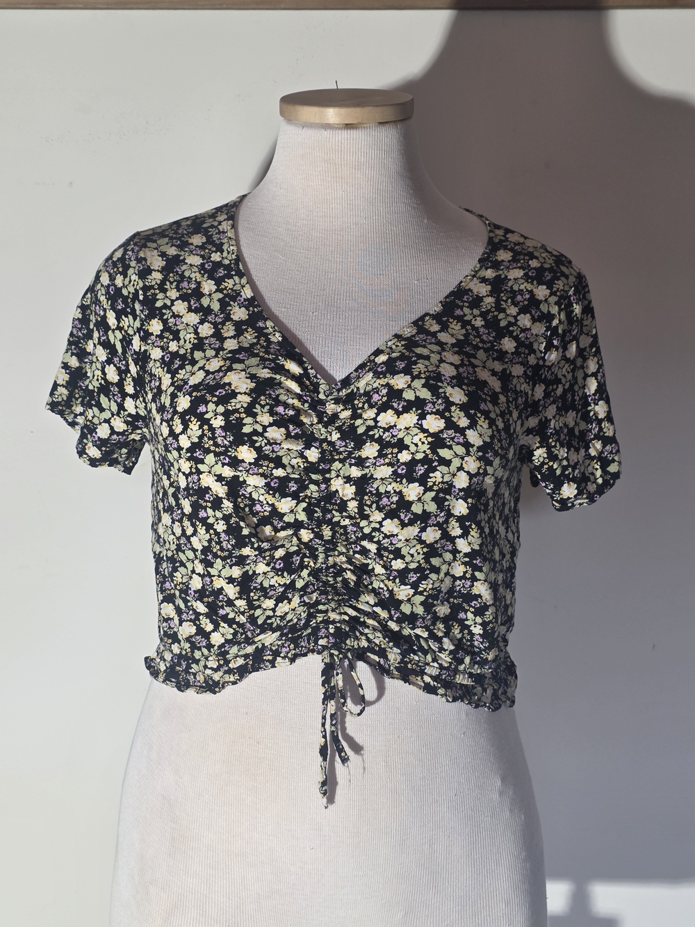 SO/Sonoma Goods For Life Ruched V-Neck Floral Crop Top - Size XL